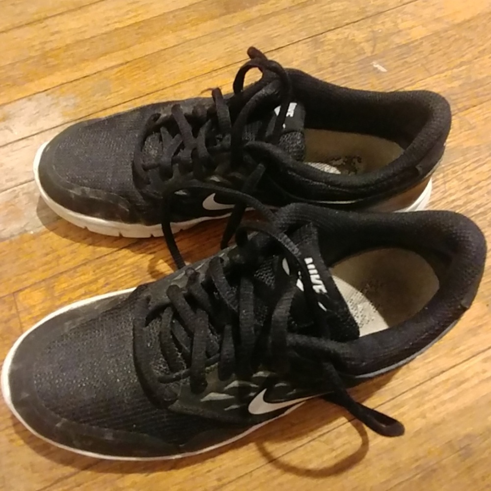 Nike black sneakers